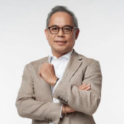 คุณ ไพโรจน์ ชื่นครุฑ