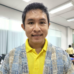 คุณ วัชระ  รัตนะ
