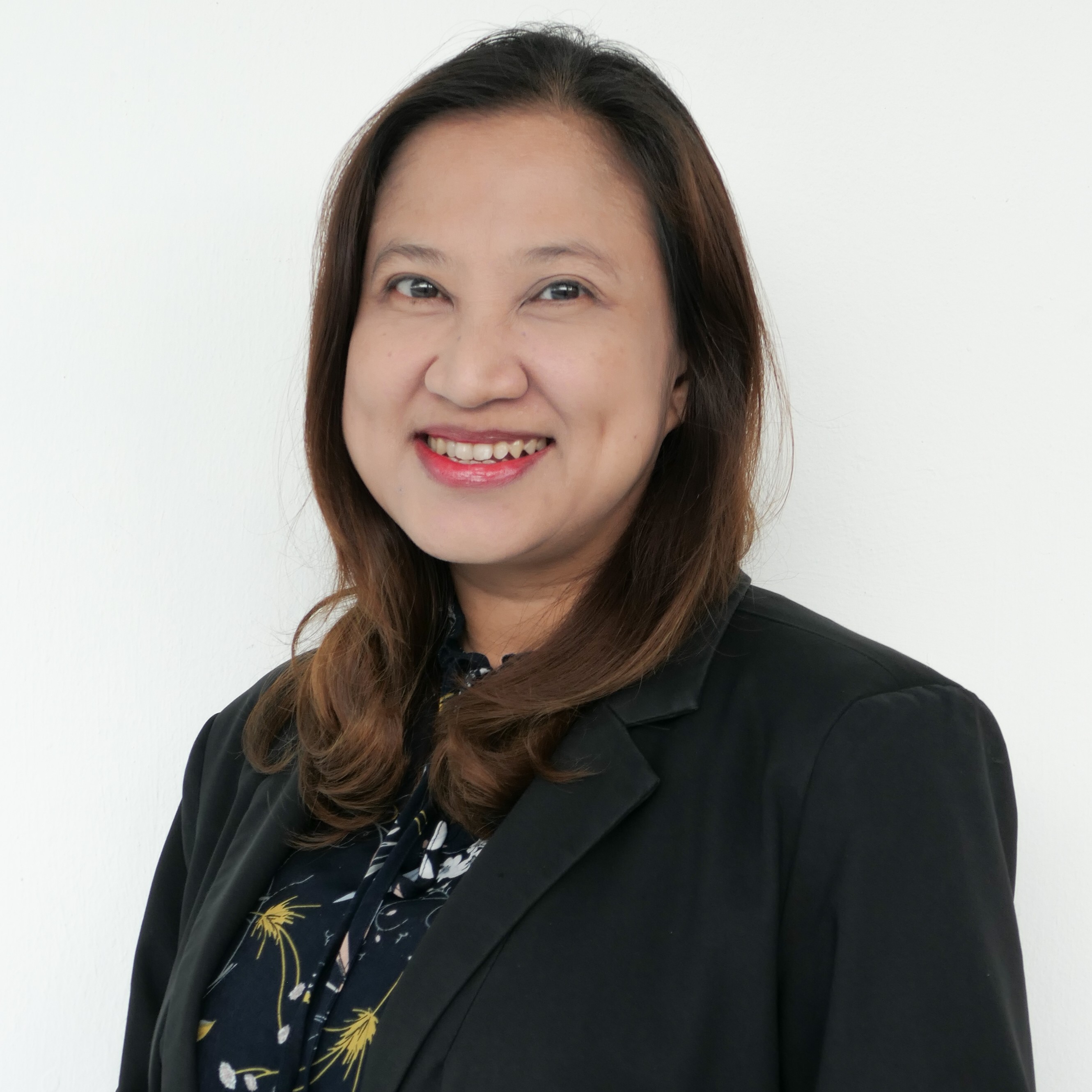 Ms. Kingpai Akanaprach