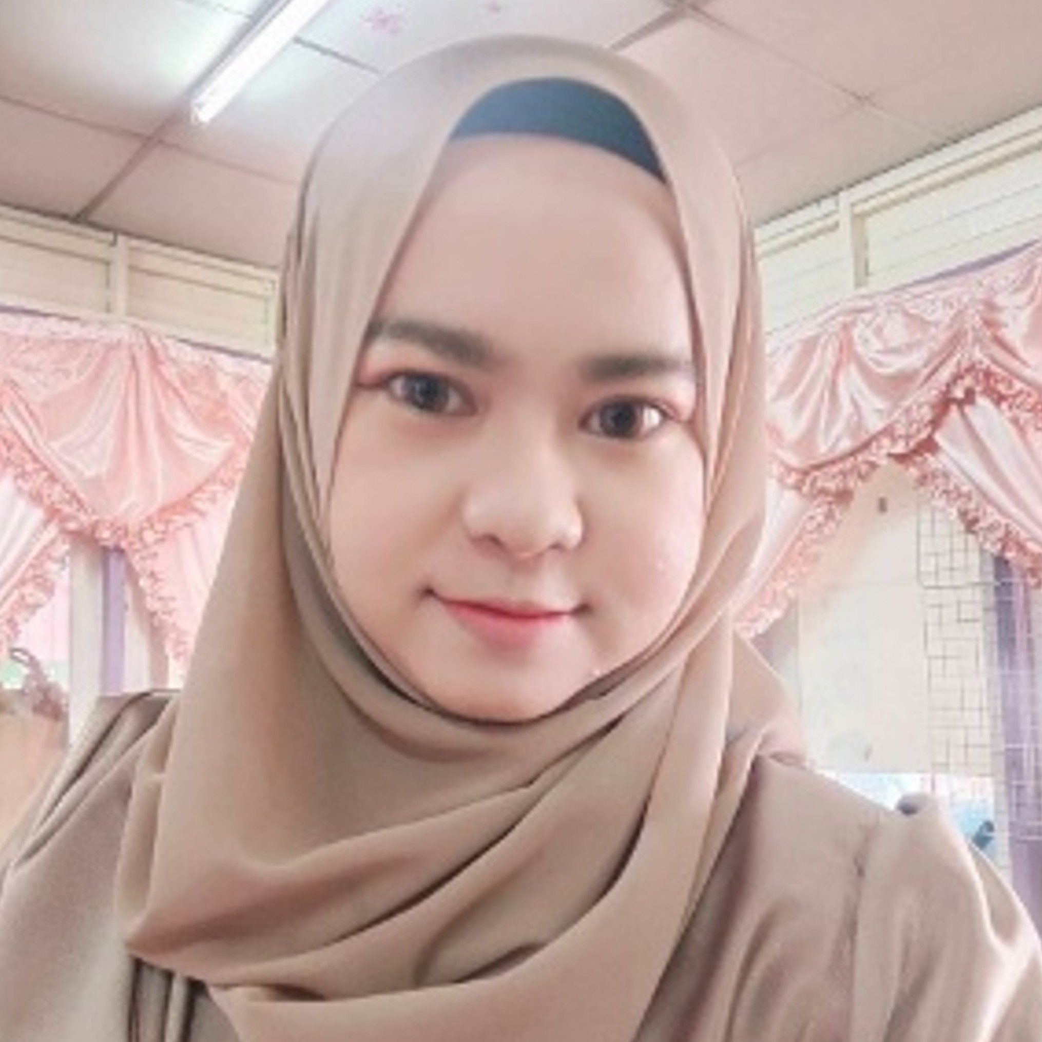 Ms. Apinya Wanyalay