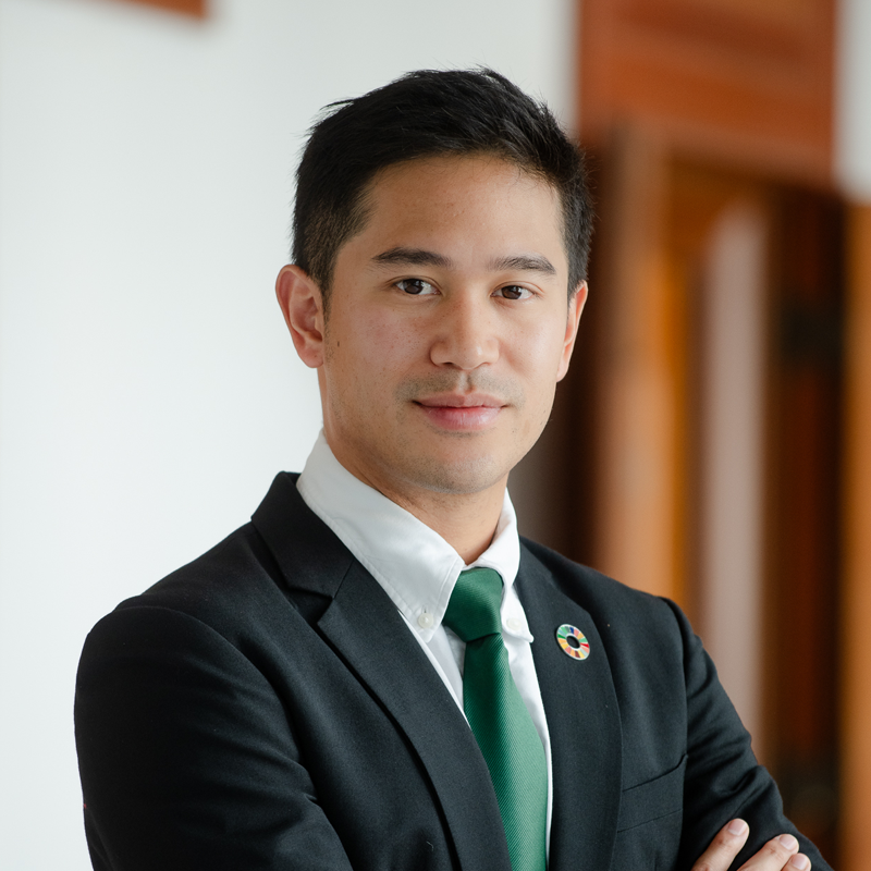 คุณ พรพรหม วิกิตเศรษฐ์