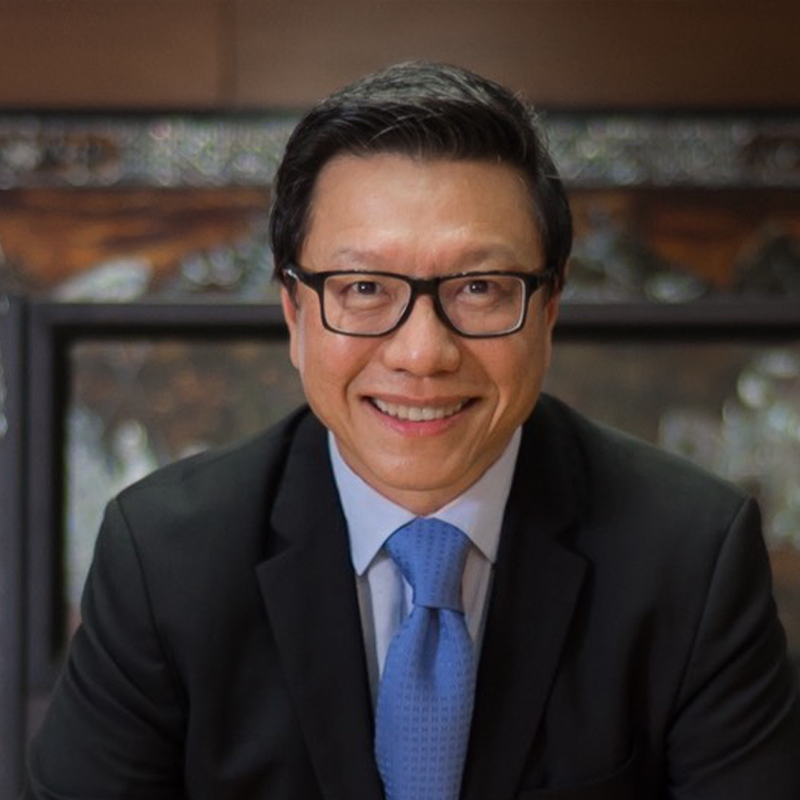 คุณ สุรเดช ทวีแสงสกุลไทย